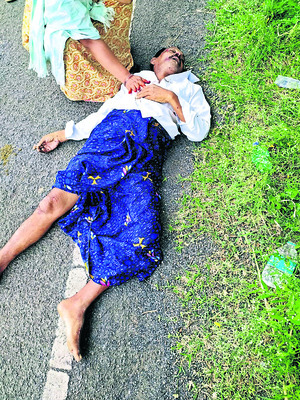 ఐచర్ వాహనం ఢీకొని వ్యక్తి మృతి 1