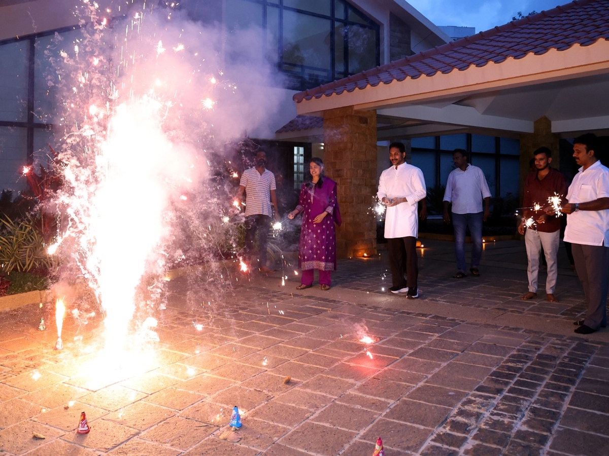 YS Jagan's Couple in Diwali Celebrations (Photos)11