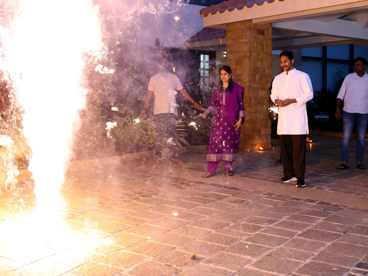 YS Jagan's Couple in Diwali Celebrations (Photos)12