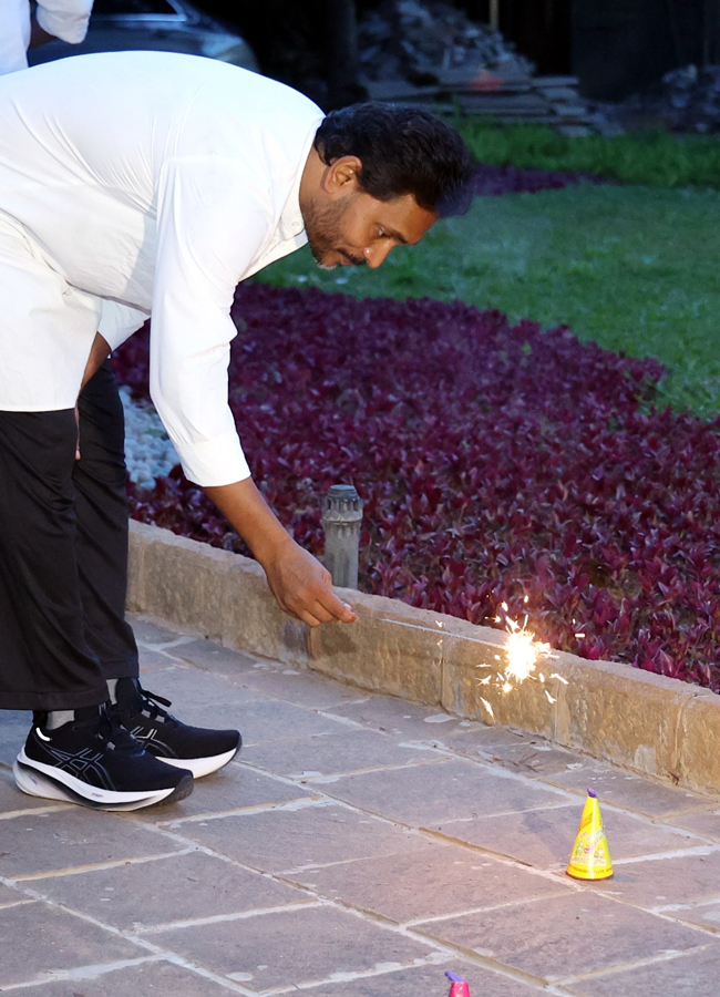 YS Jagan's Couple in Diwali Celebrations (Photos)15