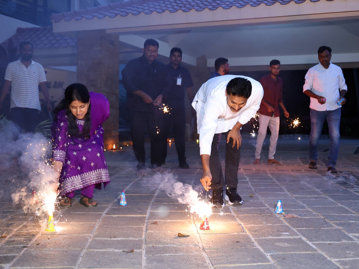 YS Jagan's Couple in Diwali Celebrations (Photos)16