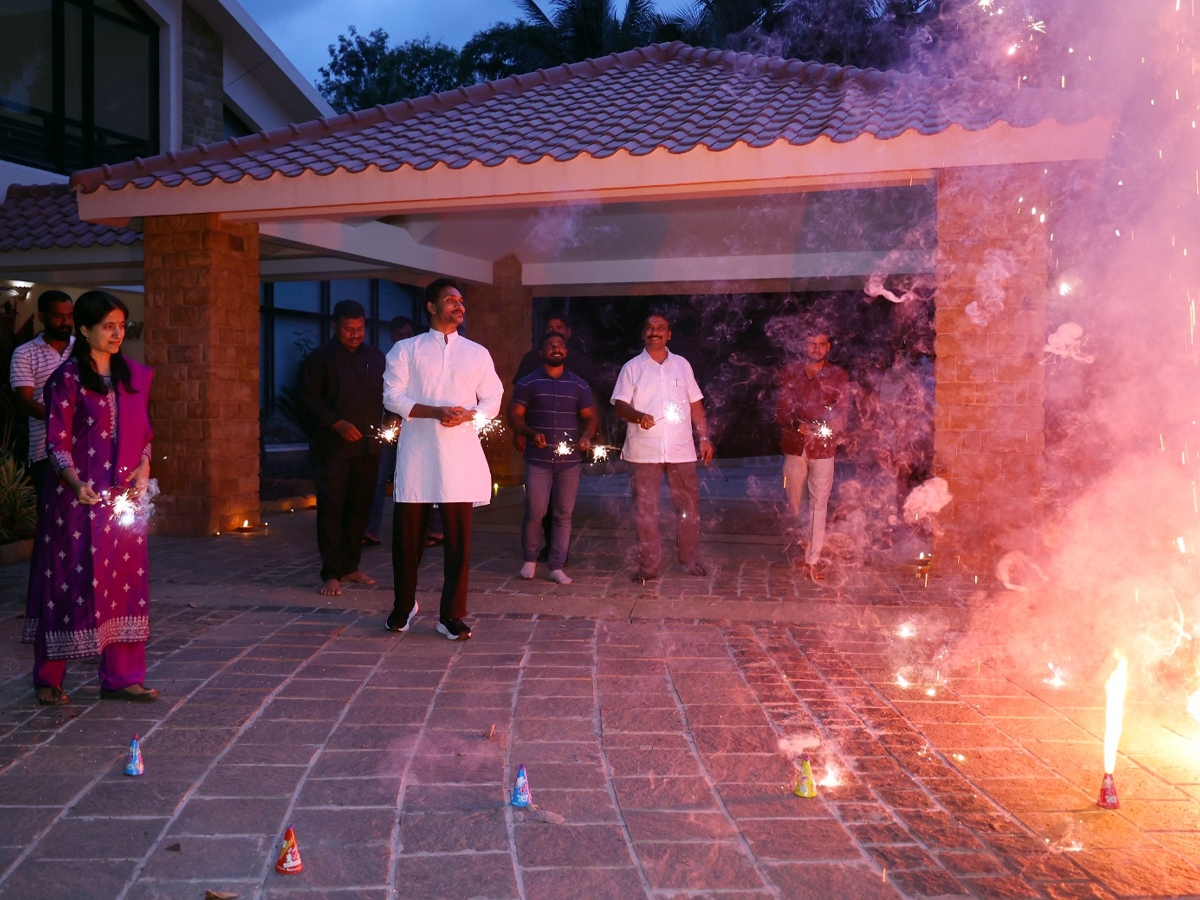YS Jagan's Couple in Diwali Celebrations (Photos)3