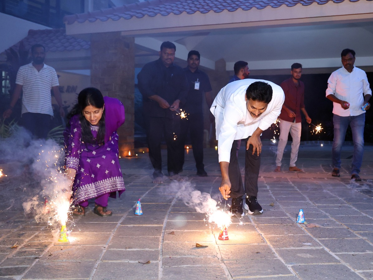 YS Jagan's Couple in Diwali Celebrations (Photos)7