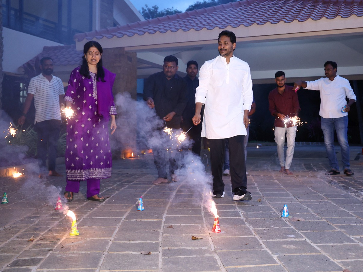 YS Jagan's Couple in Diwali Celebrations (Photos)8