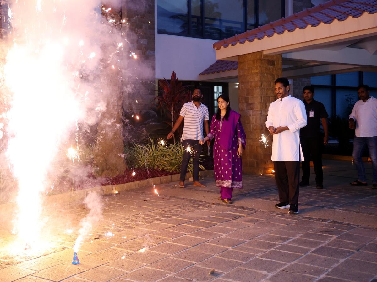 YS Jagan's Couple in Diwali Celebrations (Photos)10