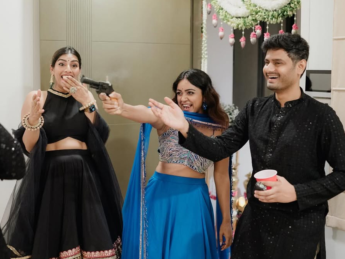 Niharika Konidela celebrates Diwali with friends Photos10