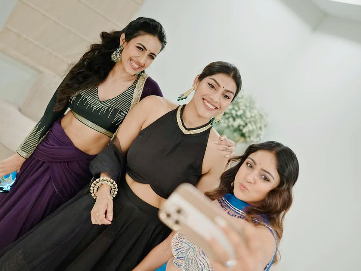 Niharika Konidela celebrates Diwali with friends Photos2
