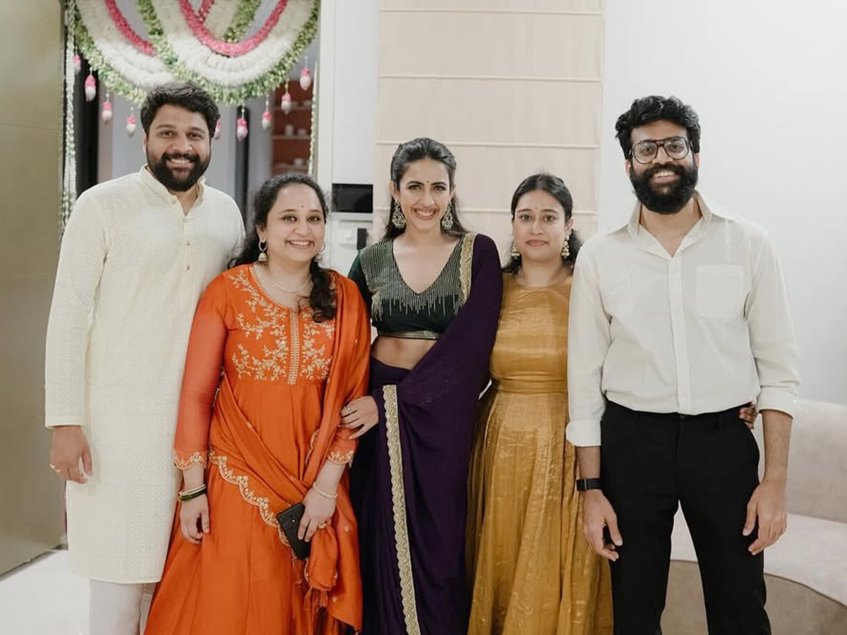Niharika Konidela celebrates Diwali with friends Photos7