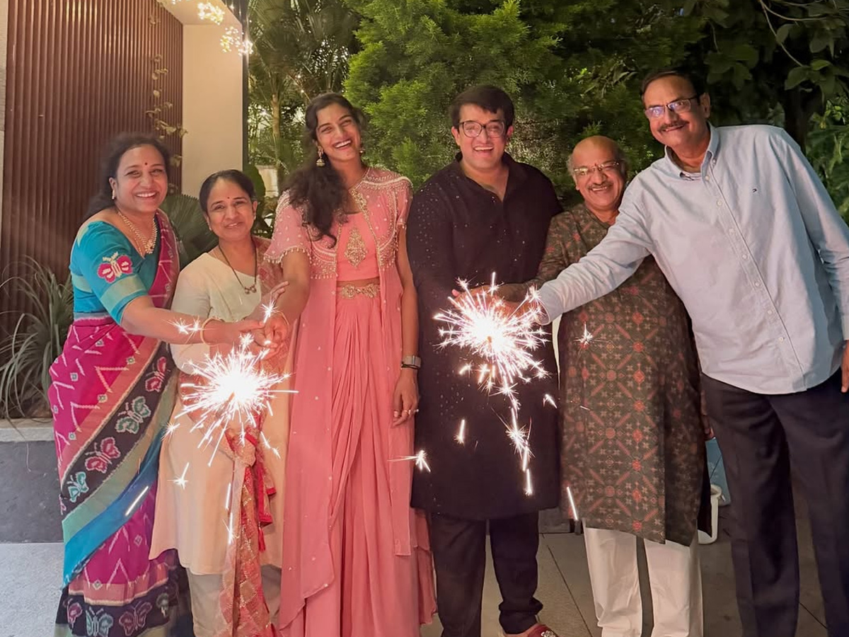 PV Sindhu And Saina Nehwal Celebrates Diwali Celebrations Photos 3