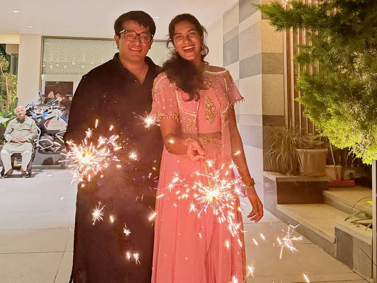 PV Sindhu And Saina Nehwal Celebrates Diwali Celebrations Photos 4