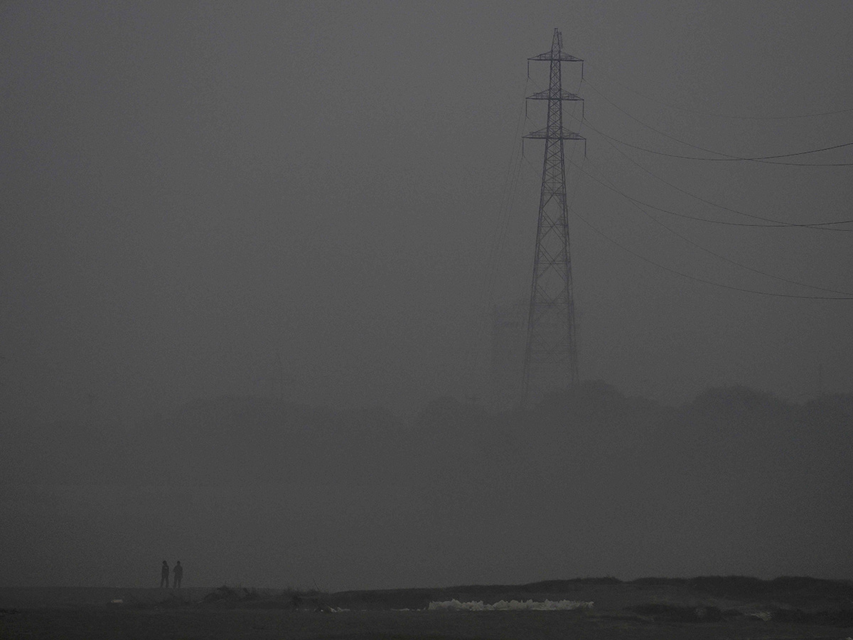 Danger Zone in New Delhi Heavy air pollution10