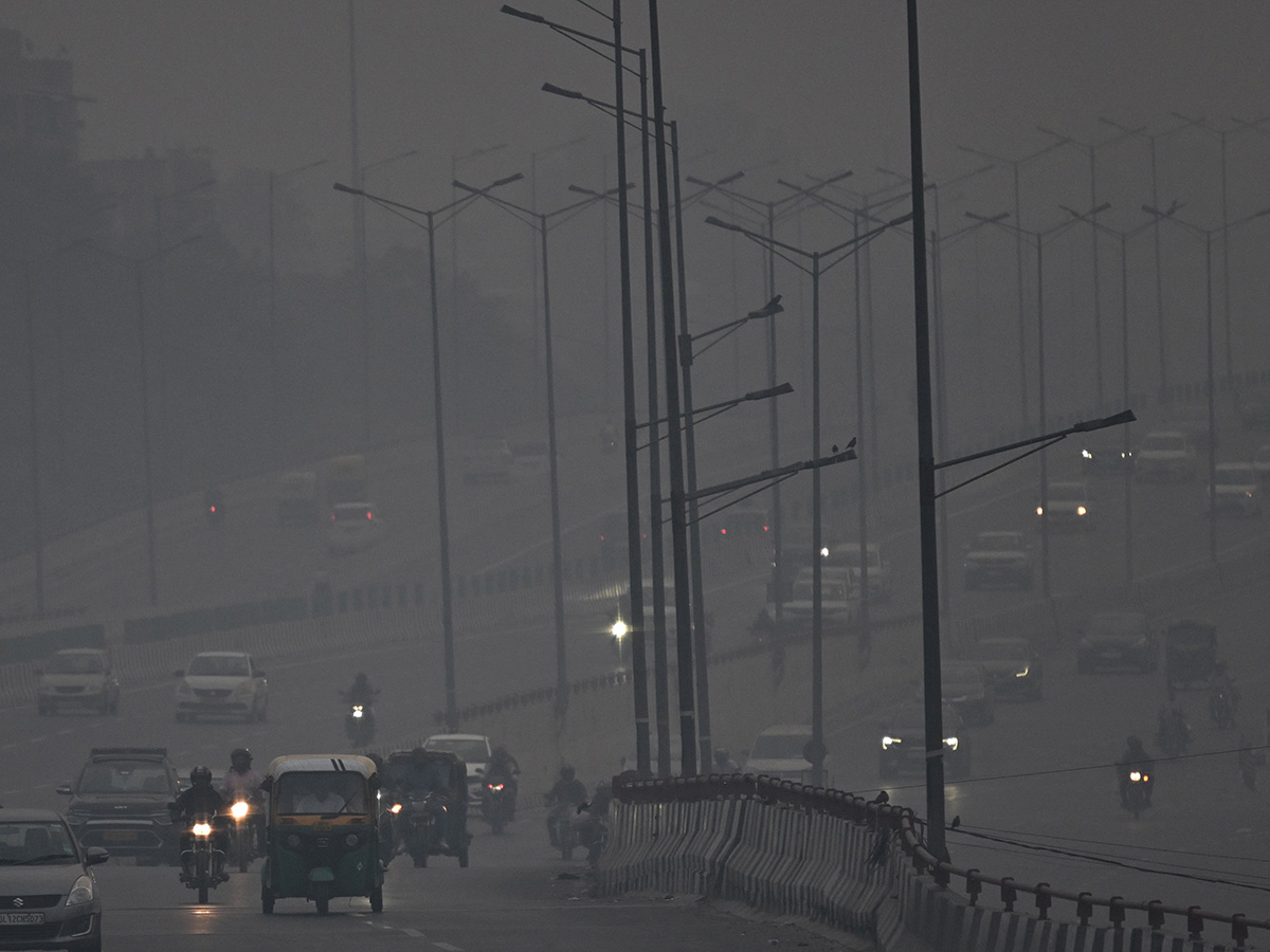 Danger Zone in New Delhi Heavy air pollution11