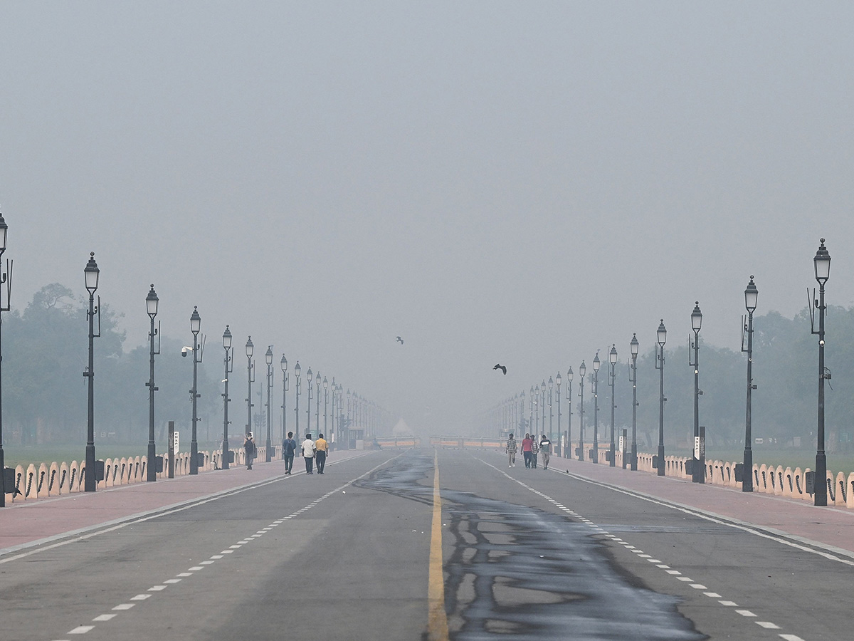 Danger Zone in New Delhi Heavy air pollution15