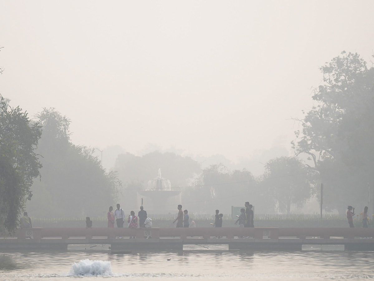 Danger Zone in New Delhi Heavy air pollution17