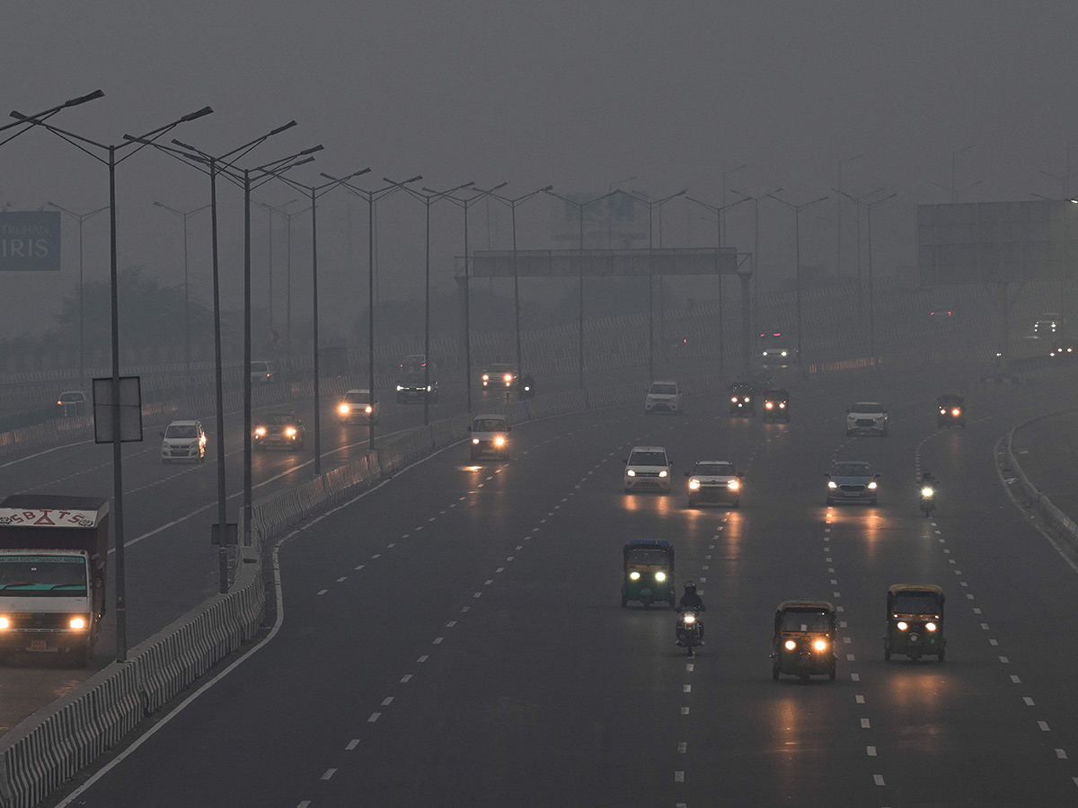 Danger Zone in New Delhi Heavy air pollution4