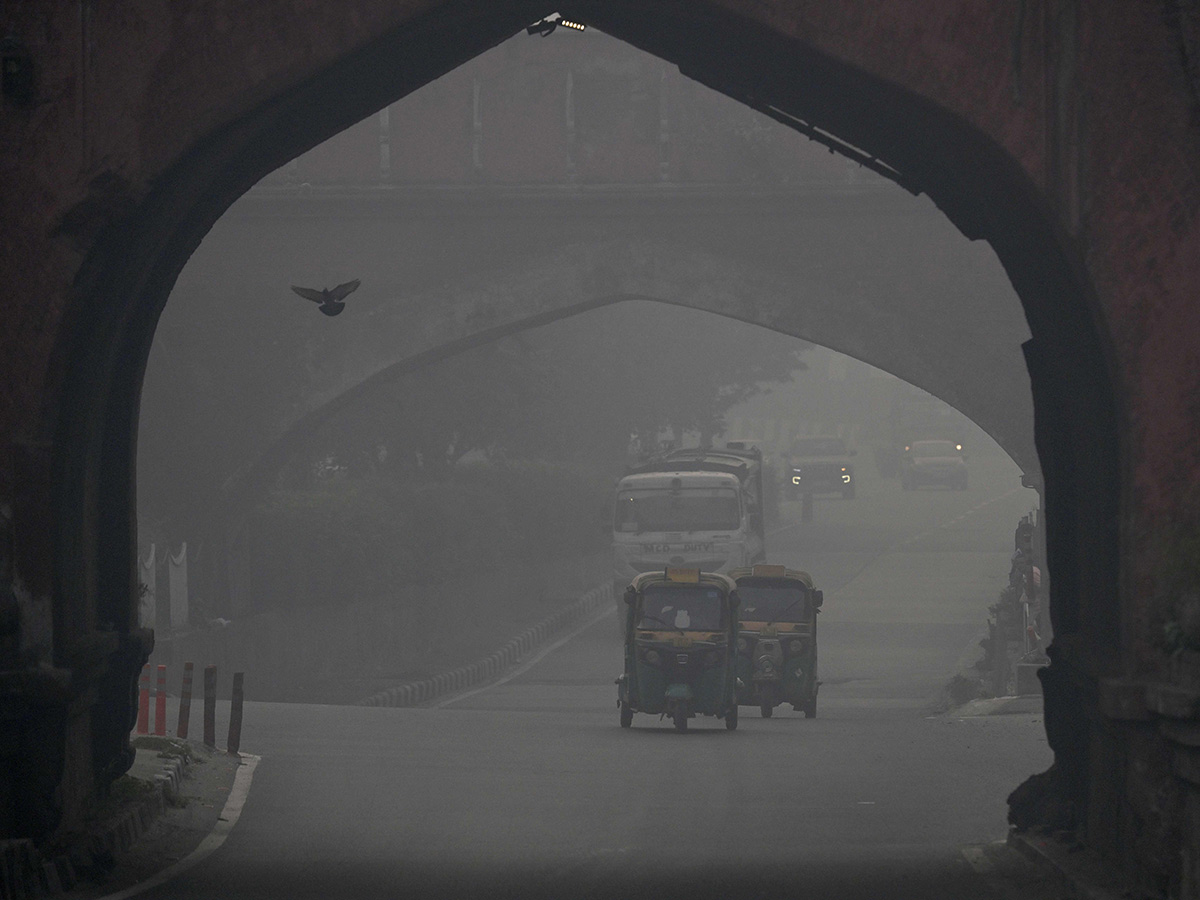 Danger Zone in New Delhi Heavy air pollution5