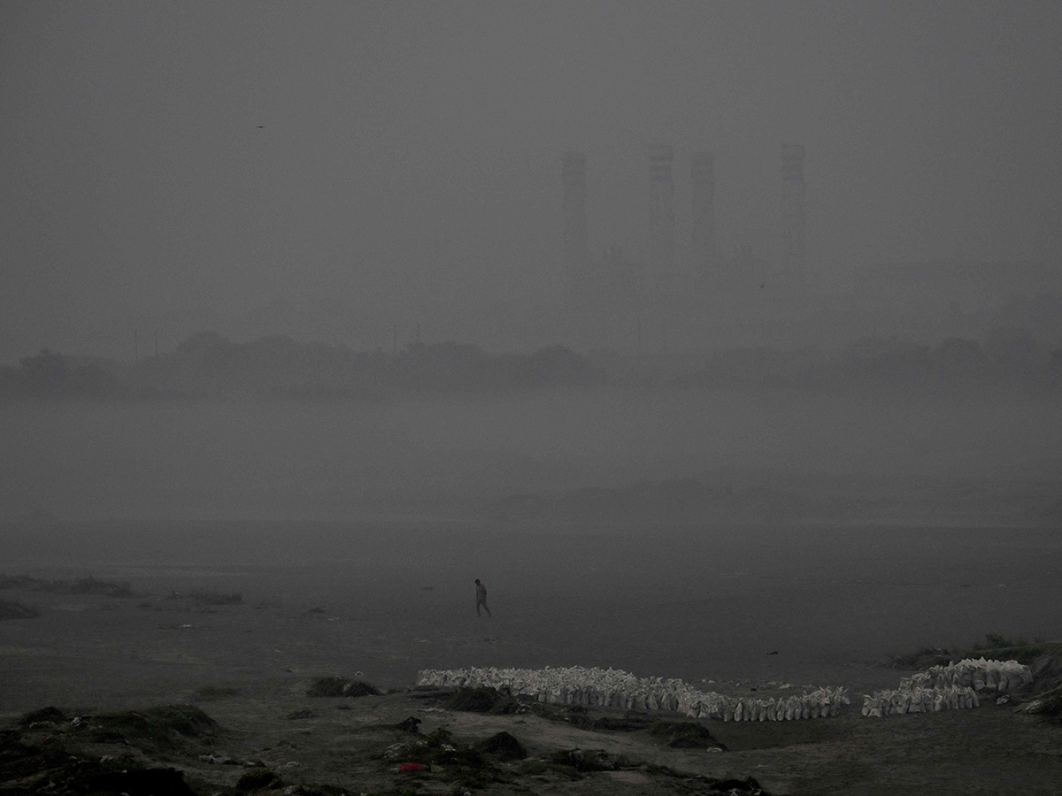 Danger Zone in New Delhi Heavy air pollution9