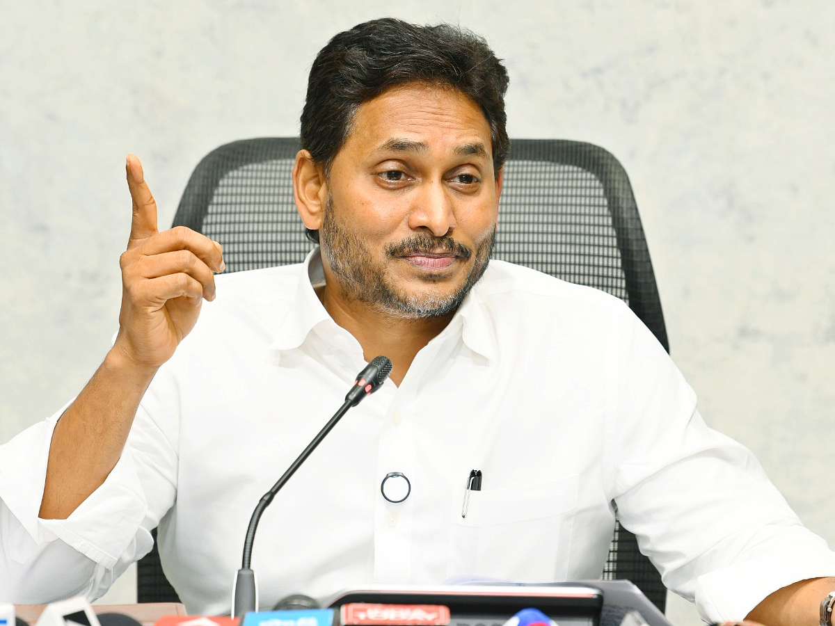 YS Jagan Slams Chandrababu And Nara Lokes Over Fake TDP Fake Liquor Scam Photos11