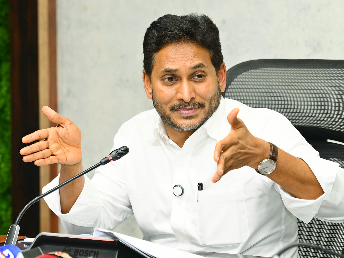 YS Jagan Slams Chandrababu And Nara Lokes Over Fake TDP Fake Liquor Scam Photos14
