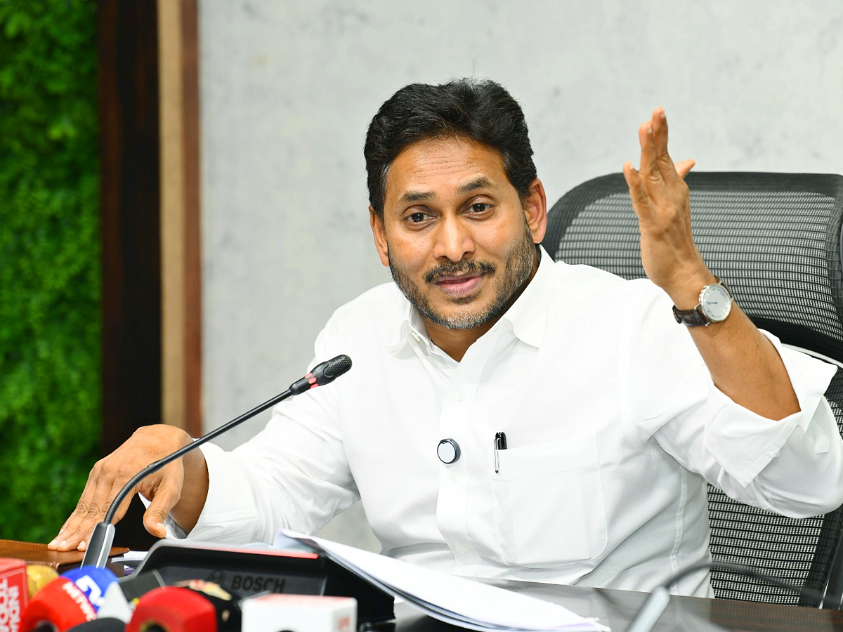 YS Jagan Slams Chandrababu And Nara Lokes Over Fake TDP Fake Liquor Scam Photos15