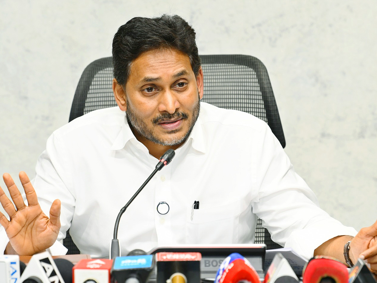 YS Jagan Slams Chandrababu And Nara Lokes Over Fake TDP Fake Liquor Scam Photos17