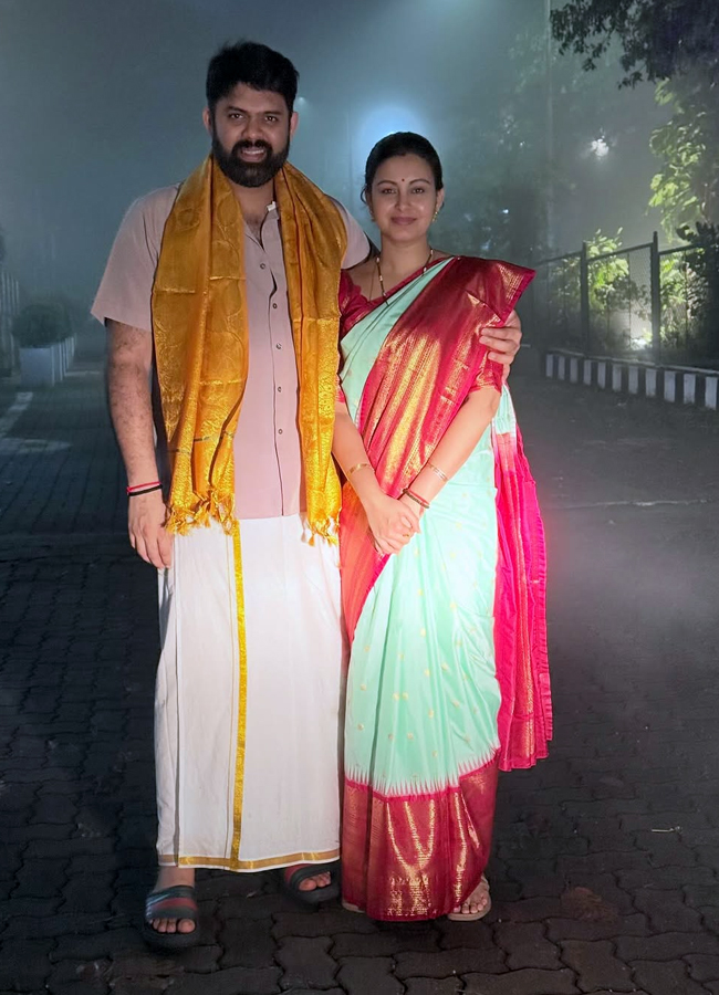 Abhinaya visits Tirupati Venkanna with her husband (Photos)12