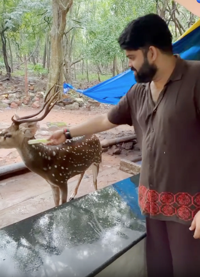 Abhinaya visits Tirupati Venkanna with her husband (Photos)8