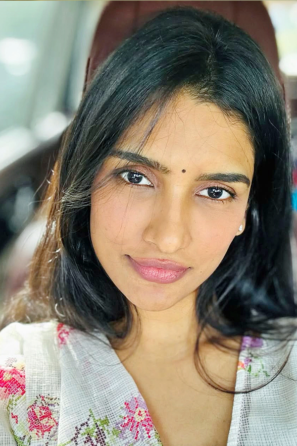 Actor Nithiin Diwali Celebrations With His Wife Shalini Kandukuri Photos5