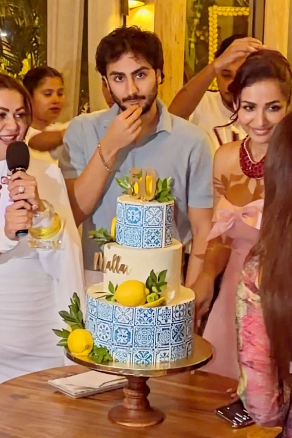 Malaika Arora celebrates Her birthday with midnight celebrations Photos2
