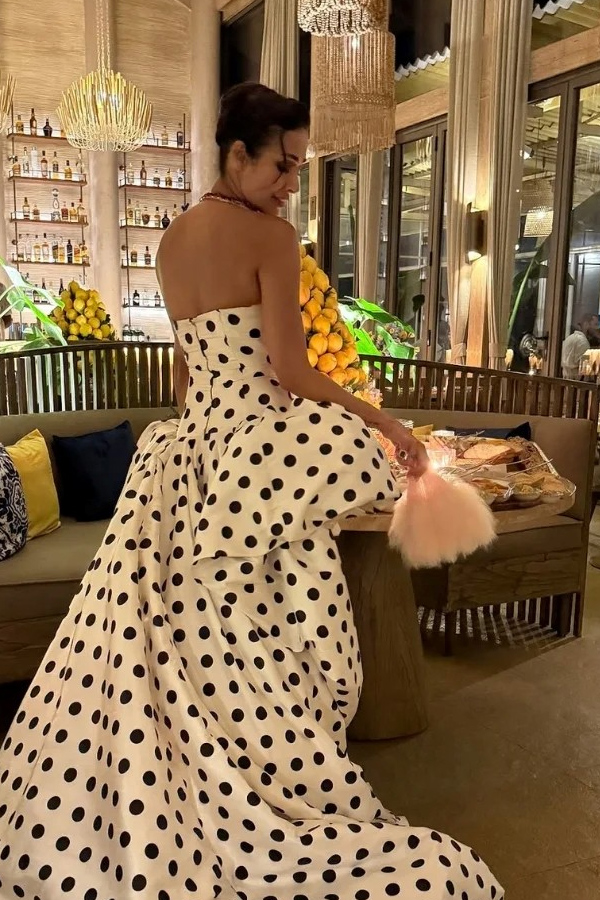 Malaika Arora celebrates Her birthday with midnight celebrations Photos9