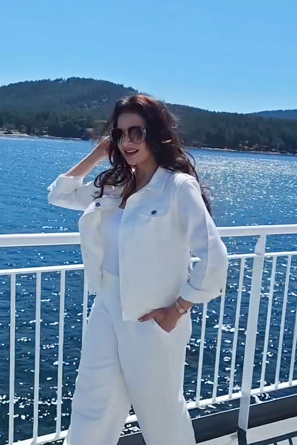 Senior Actress Bhagyashree Canada Trip Photos13