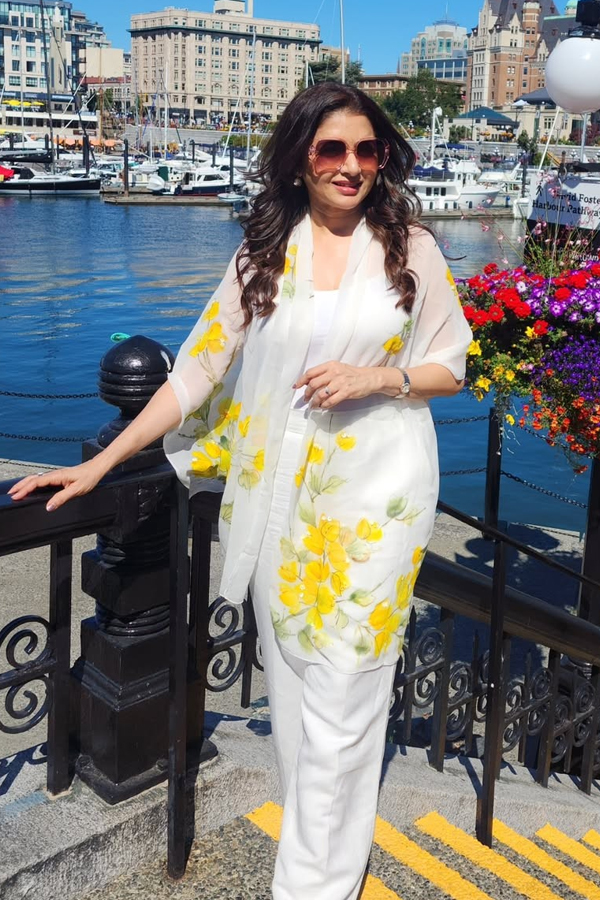Senior Actress Bhagyashree Canada Trip Photos3