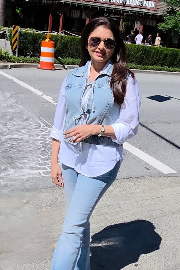 Senior Actress Bhagyashree Canada Trip Photos9