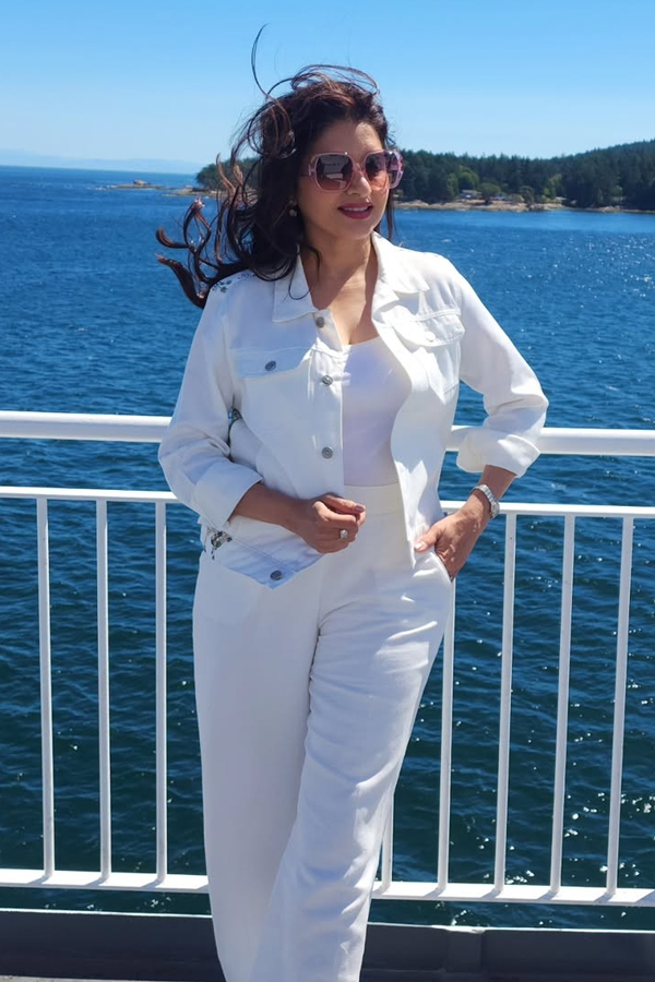 Senior Actress Bhagyashree Canada Trip Photos10