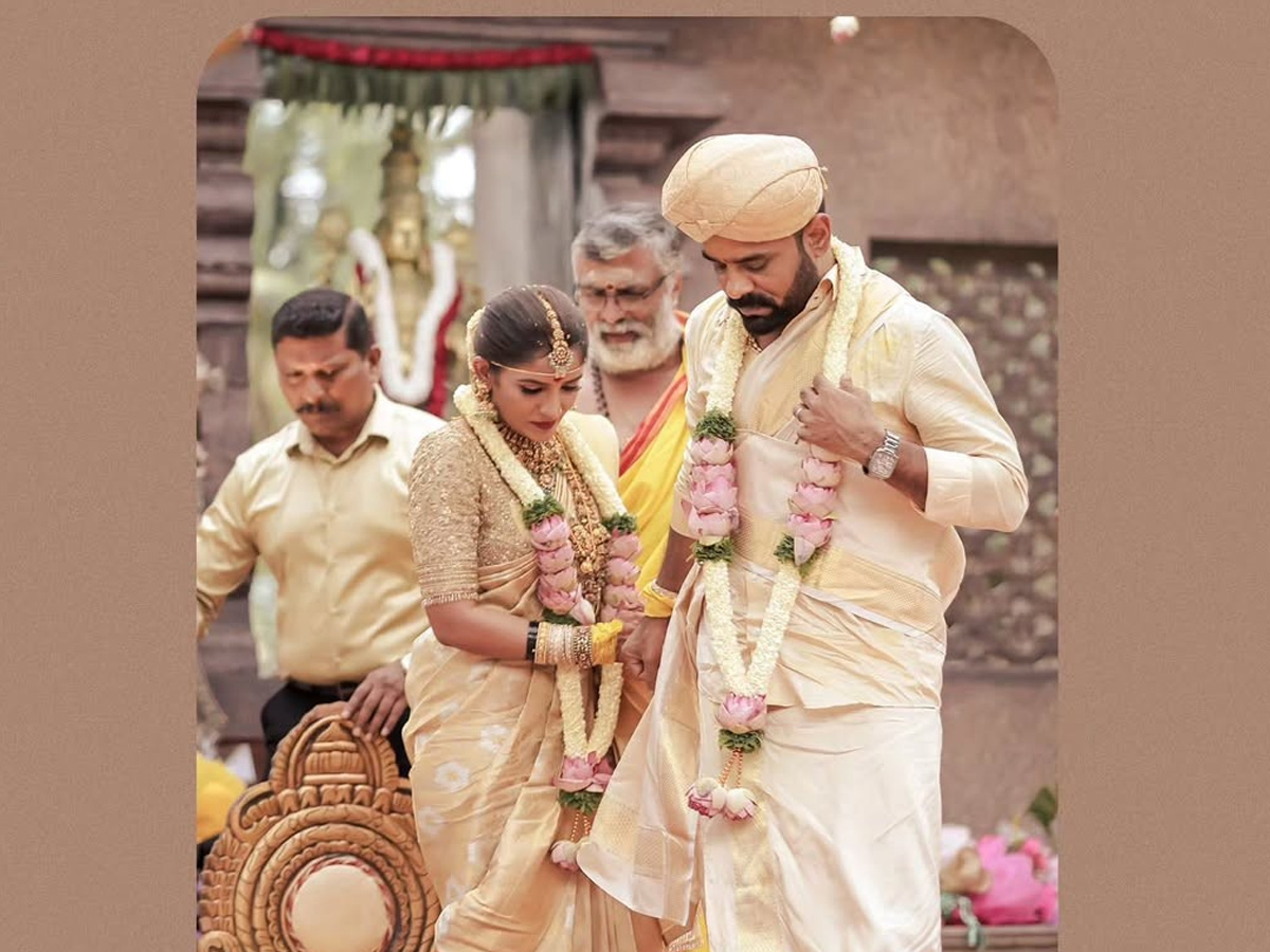 KGF cinematographer Bhuvan Gowda And Nikitha Wedding Photos11