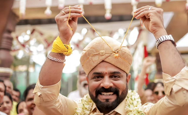 KGF cinematographer Bhuvan Gowda And Nikitha Wedding Photos16