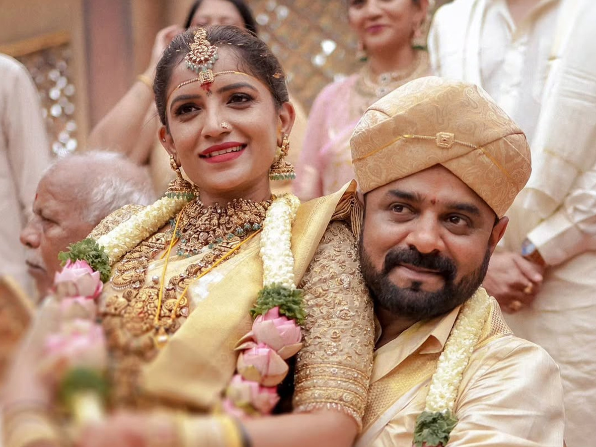 KGF cinematographer Bhuvan Gowda And Nikitha Wedding Photos9