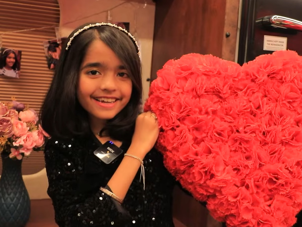 Anchor Ravi's daughter recently celebrated her tenth birthday18