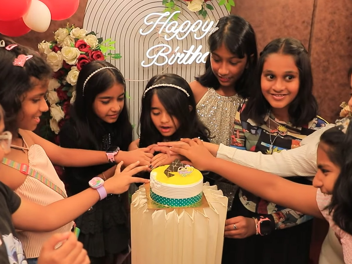 Anchor Ravi's daughter recently celebrated her tenth birthday19