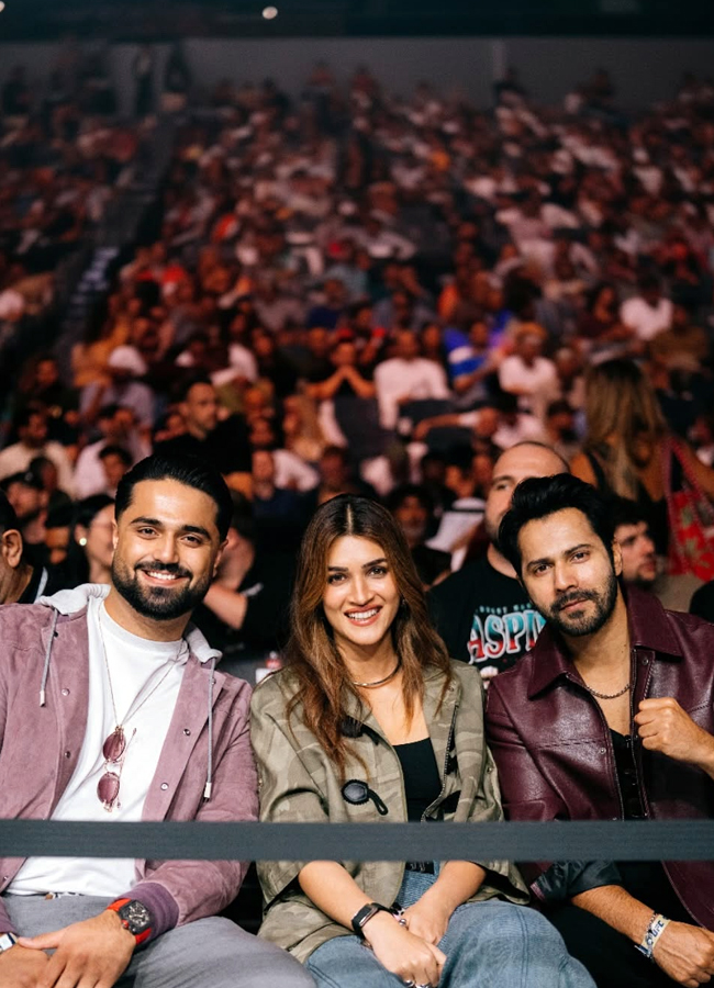 Bollywood hero and heroine Varun Dhawan and Kriti Sanon went together to watch UFC in dubai2