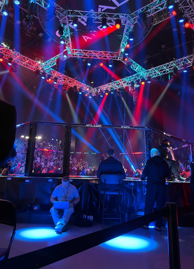 Bollywood hero and heroine Varun Dhawan and Kriti Sanon went together to watch UFC in dubai5