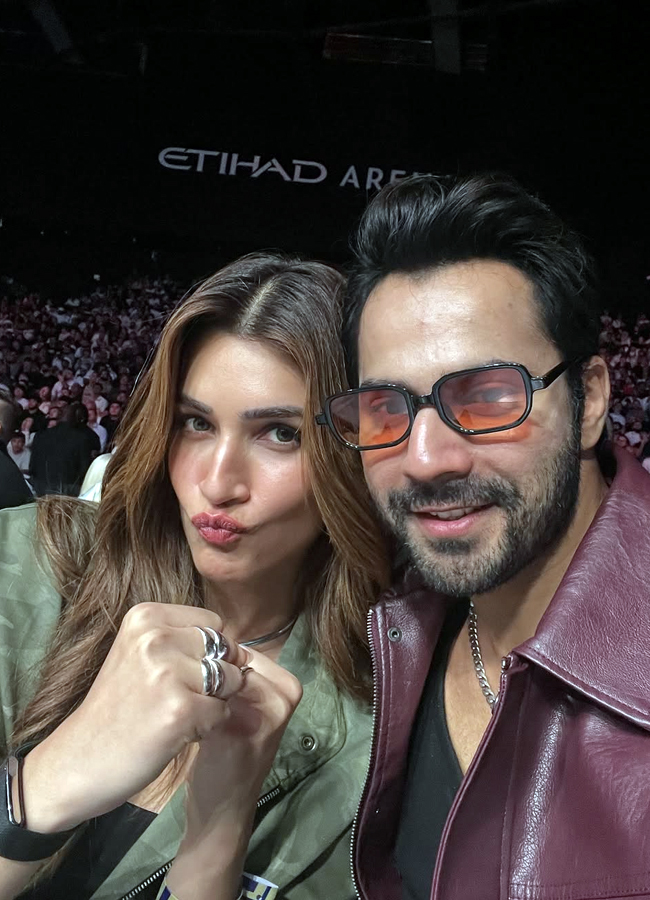 Bollywood hero and heroine Varun Dhawan and Kriti Sanon went together to watch UFC in dubai8