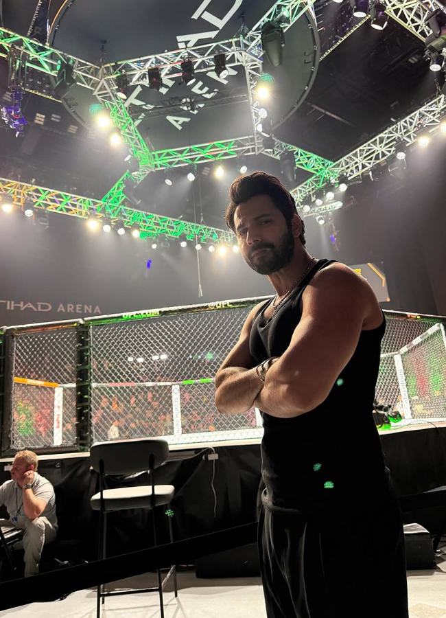 Bollywood hero and heroine Varun Dhawan and Kriti Sanon went together to watch UFC in dubai9