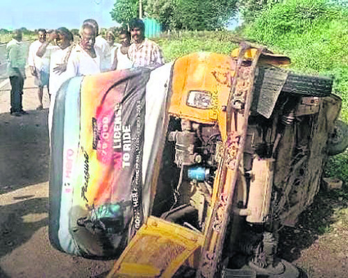 నిర్లక్ష్యంగా బైక్ నడిపిన యువకుడిపై కేసు నమోదు  1