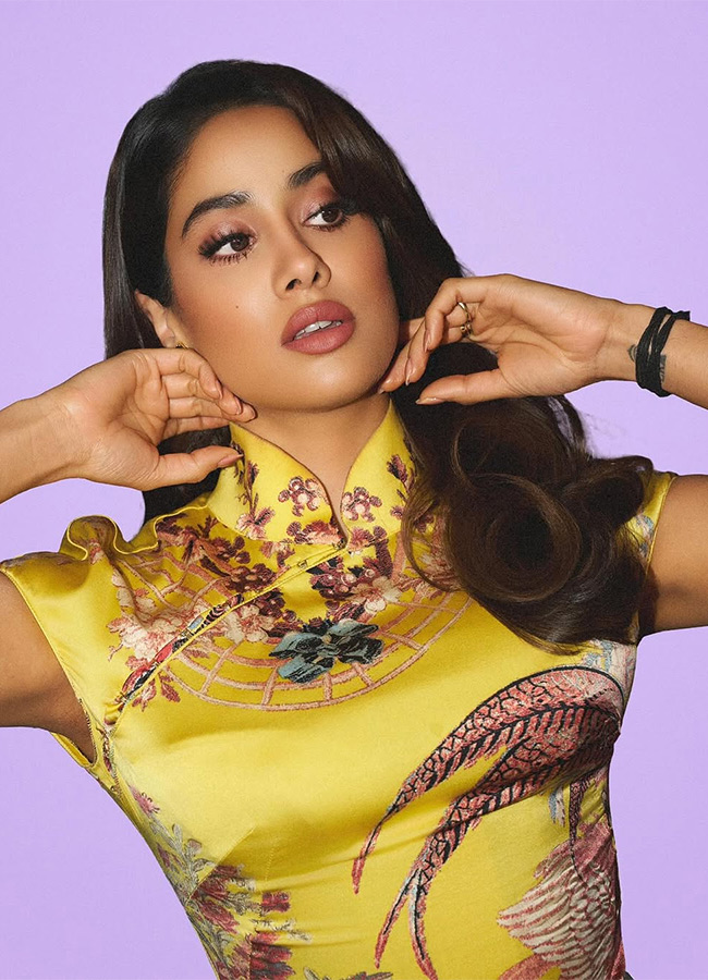 Janhvi Kapoor Brings Back Y2K Glamour In An Archival Roberto4