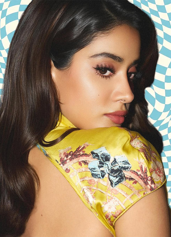 Janhvi Kapoor Brings Back Y2K Glamour In An Archival Roberto8