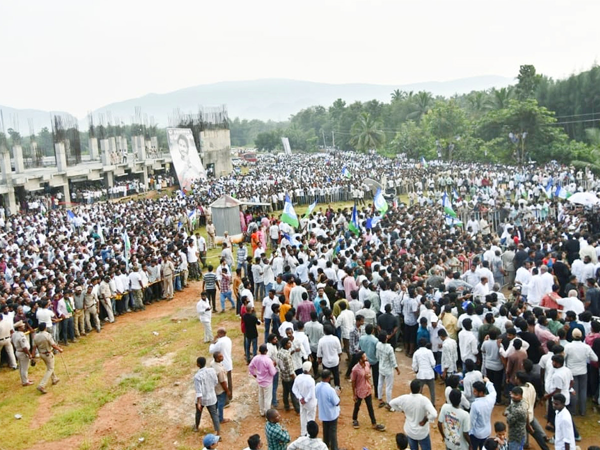 YS Jagan Narsipatnam Tour On Medical Colleges Privatization Photos36