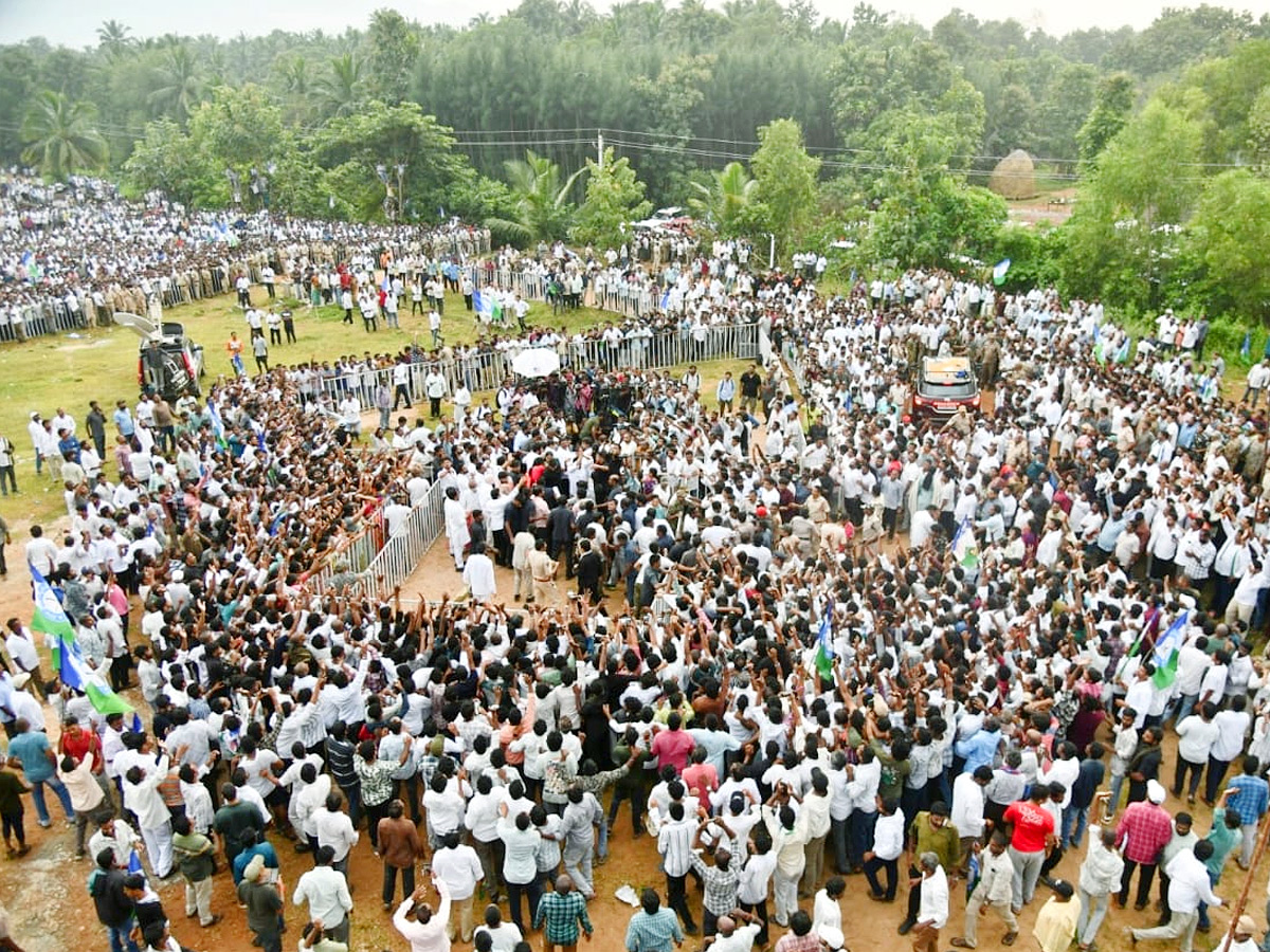 YS Jagan Narsipatnam Tour On Medical Colleges Privatization Photos37