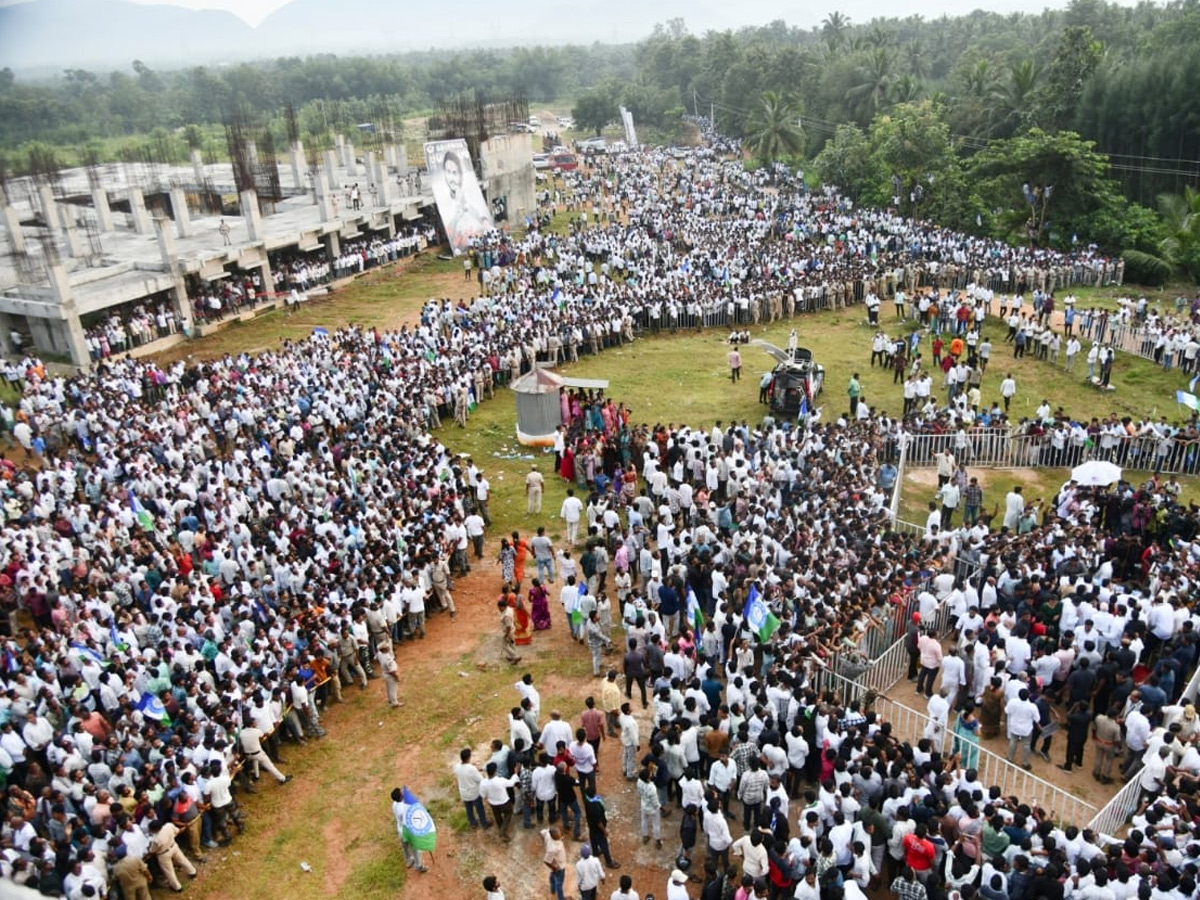 YS Jagan Narsipatnam Tour On Medical Colleges Privatization Photos39