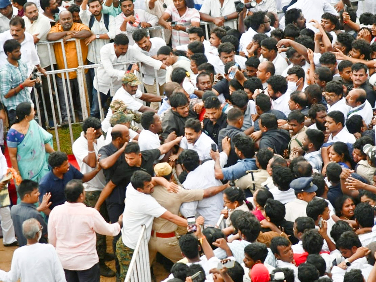 YS Jagan Narsipatnam Tour On Medical Colleges Privatization Photos41